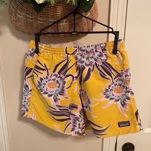 Patagonia Women’s Baggies Shorts Size XS Yellow